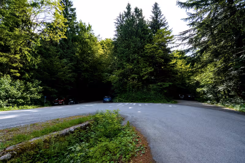 The road-side parking area below Kobila.