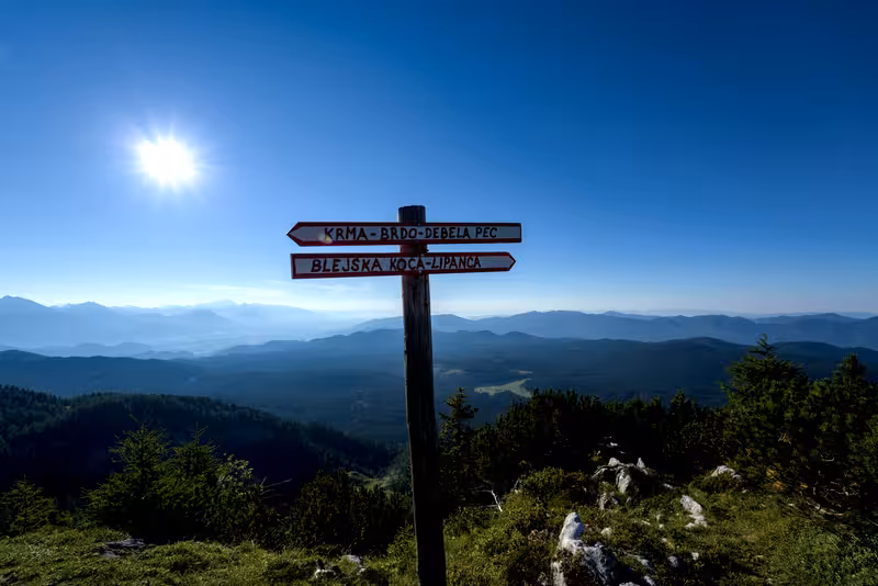 Een wegwijzer op Mrežce.